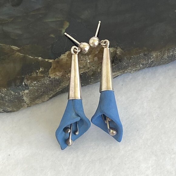 Sterling Silver 925 1.5" Blue Resin 3D Calla Lily Floral Flower Dangle Earrings - Picture 4 of 16